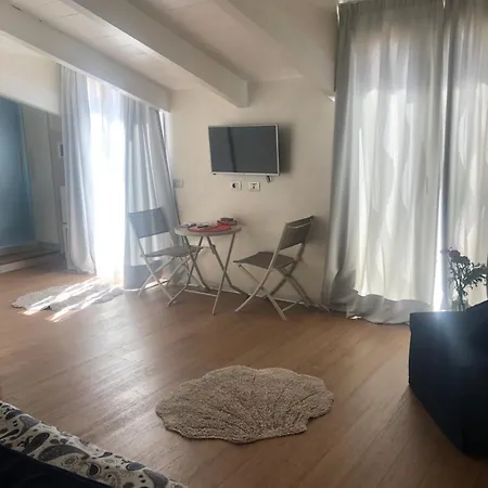 Oda ve Kahvaltı Borgo Marina